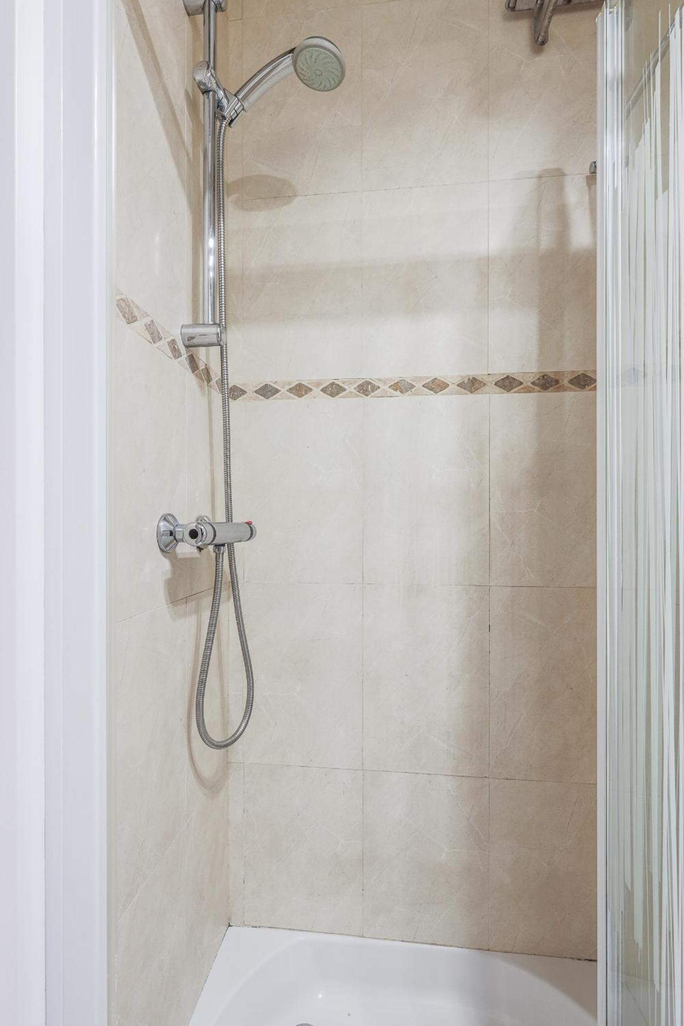 Bonito Duplex Con Terraza Calle Feria Apartamento
